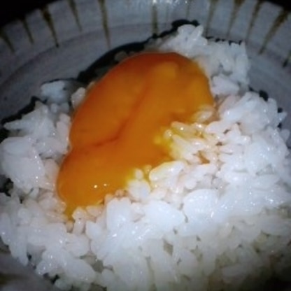 まだ暗い早朝にこっそりと食べたので、暗い写真ですみません・笑。めちゃめちゃ美味しかった～！！！朝起きるのが楽しみになる美味しさですね☆ご馳走様でした^^